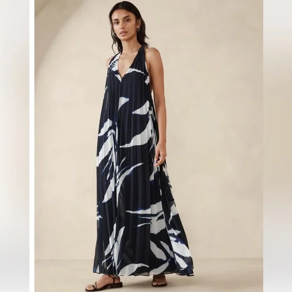 NEW! BANANA REPUBLIC Pleated Maxi Dress in Black, Size Large - Picture 2 of 9